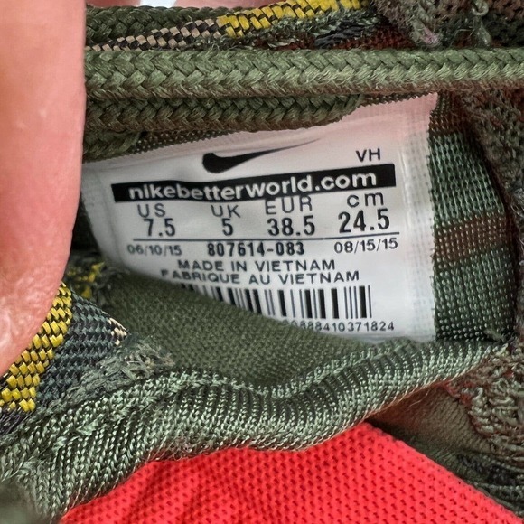 Nike Women’s Roshe One Premium Plus Camo‎ Running Shoes 807614-083 Size 7.5 - Picture 5 of 9